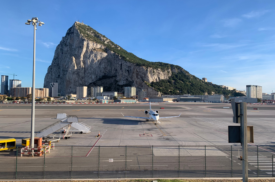 Gibraltar airport landing